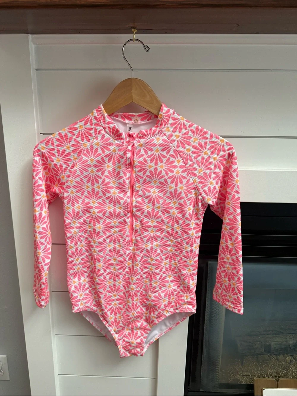 Girls  Long-Sleeve hot Pink & white  Floral Rash Guard Swimsuit 14/16 like new